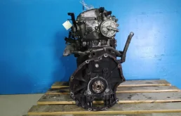 Двигатель без навесного для Nissan X-Trail 2006 года на фотографиях