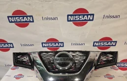 Решетка радиатора Nissan X Trail 2016 623104CE0A T32 R9M, передняя