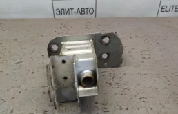 Кронштейн усилителя бампера Audi Q7 2008 4L0807134A 4LB 4.2, передний правый