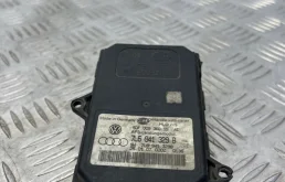 Блок розжига VW Touareg 2009 7L6941329B 3.0D, левый