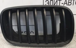 Ноздри решетка радиатора BMW X5 2012 51137171396 E70 4.4, правые