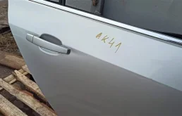 Двери для Opel Insignia 2016 года на фотографиях