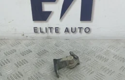 Петля двери Audi A4 2012 8K0831402B B8 1.8, передняя правая