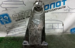 Кронштейн опоры двигателя Mercedes-Benz C-class A2712232304 W204 271820 271.820 M271, правый