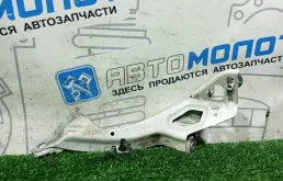 Кронштейн крыла Audi A6 4G0821135A C7 CHV, левый