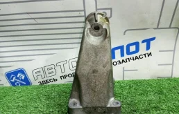Кронштейн опоры двигателя Mercedes-Benz C-Class A2712232304 W204 271860