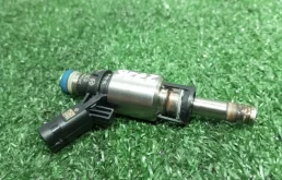 Форсунка топливная Audi A4 06H906036H B8 CDH