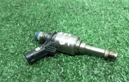 Форсунка топливная Audi A4 06H906036H B8 CDH