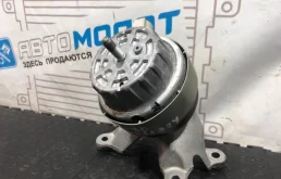 Опора ДВС Audi A6 4F0199307M C6 BDX CCE CCEA CHV CHVA, левая