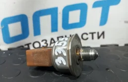 Датчик давления топлива Volkswagen Golf 6 03C906051H 5K5 CAV