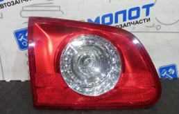 Фонарь задний внутренний левый Volkswagen Passat 3C9945093A B6