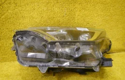 Фара ксенон левая для Toyota RAV4 2021 года на фотографиях