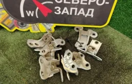 Петля двери Toyota Corolla 2013 687600D061 180 1ZRFE, задняя левая