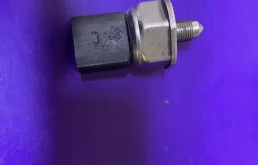Датчик давления топлива vag 03c906051d