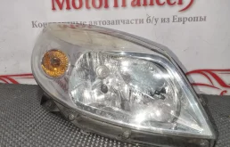 Фара галогеновая Renault Sandero 2009 8200733877 1, передняя правая