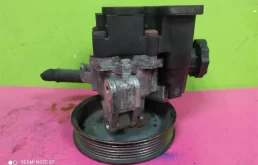 Насос ГУР для Mercedes-Benz Sprinter 2008 года на фотографиях