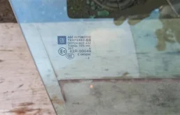 Стекла и зеркала для Opel Zafira 2014 года на фотографиях