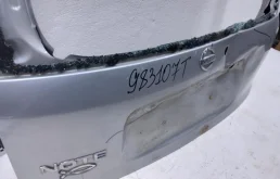 Дверь багажника для Nissan Note 2006 года на фотографиях