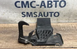 Крюк капота Audi A8 4E0823485B D3 4.2 BVJ