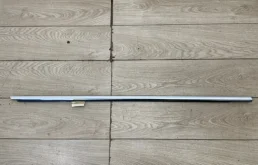 Накладка стекла двери VW Touareg 2 2010-2018 7P