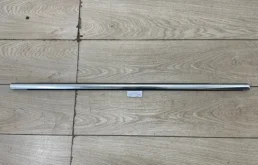 Накладка стекла двери VW Touareg 2 2010-2018 7P