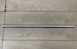 Накладка стекла двери VW Touareg 2 2010-2018 7P