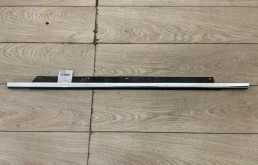 Накладка стекла двери Audi Q7 2007-2015 4L