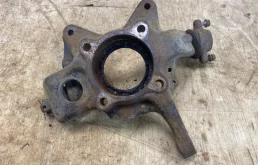 Кулак поворотный правый (3870A022) для Mitsubishi Pajero V90 5dr rest I 2011-2015