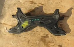 Подрамник двигателя для Toyota Corolla на фотографиях