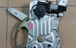 Стеклоподъемник Volvo S60 2005 30784578 B5244S, передний левый