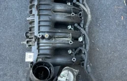 Коллектор впускной Jaguar XE 2015 AJ813414 X760 204DTD