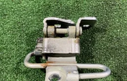Петля двери передней правой нижняя volkswagen Golf 2010 1K0831412Q 6 CBZ