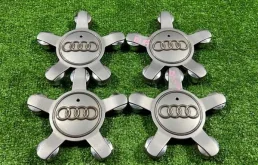 Заглушка колесного диска Audi A3 2010 8R0601165 8P CDA