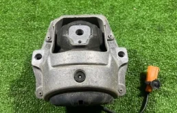 Подушка двигателя Audi A4 2014 8R0199381E B8 CDN, левая