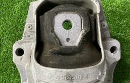 Подушка двигателя Audi a4 2013 8R0199381AL B8 CDN, правая