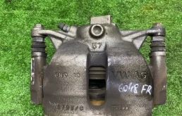 Суппорт передний правый volkswagen Golf 2015 8V0615124 7 CJZ