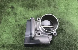 Заслонка дроссельная Audi A5 2010 06F133062J 8T CDN