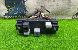 Блок предохранителей volkswagen Tiguan 2009 3C8937049E 5N1 CAW