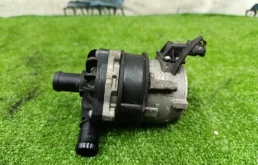 Дополнительная водяная помпа Audi A8 2017 8K0965567 D4 CTG