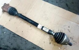 Полуось передняя правая (приводной вал, ШРУС) Volkswagen Passat Passat B6 (3C) 2005-2010 2006 1,9 TDi Дизель АКПП Седан.
