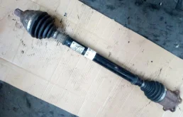 Полуось передняя правая (приводной вал, ШРУС) Volkswagen Passat Passat B6 (3C) 2005-2010 2006 1,9 TDi Дизель АКПП Седан.