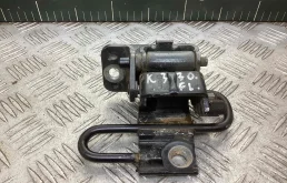 Петля двери передней левой Audi A4 A4 B6 (8EC, 8E5) 2000-2004 2001 2,5 TDi Дизель МКПП 6ст. Седан.