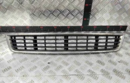 Заглушка (решетка) в бампер передний Audi A4 A4 B6 (8EC, 8E5) 2000-2004 2003 1,9 TDi Дизель МКПП 5ст. Универсал.