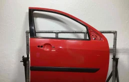 Дверь передняя правая Ford Focus Focus I 2001-2005 рестайлинг 2003 1,6 i Бензин МКПП 5ст. Универсал.