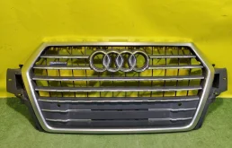 Решетка радиатора Audi Q7 (4M) 2015