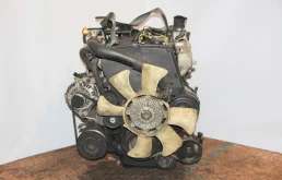 Двигатель без навесного для Kia Carnival 2000 года на фотографиях