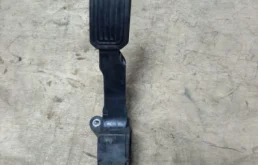 Электронная педаль газа для Toyota RAV4 на фотографиях