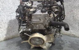 Двигатель без навесного для Mitsubishi Pajero 2014 года на фотографиях