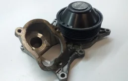 Насос охлаждающей жидкости ДВС(Помпа) для BMW X3 2012 года на фотографиях