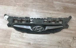 Решетка радиатора Hyundai Solaris 2010-2017 863511R000, передняя